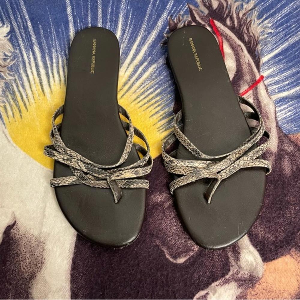 Banana Republic flip flop sandals size 8